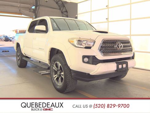 Used 2017 Toyota Tacoma TRD Sport image 4