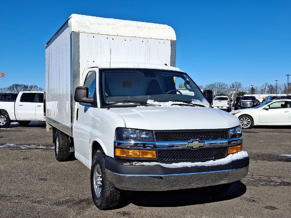 Used 2023 Chevrolet Express 3500 RWD image 2