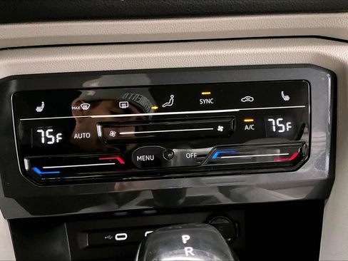 Used 2022 Volkswagen Tiguan SE image 35