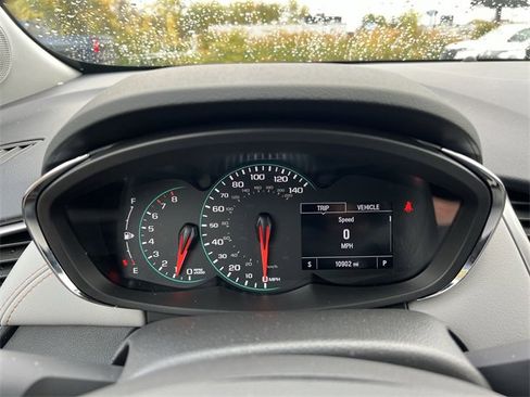 Used 2022 Chevrolet Trax LT w/ LT Convenience Package image 12