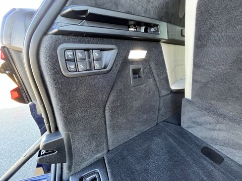 Used 2024 BMW X7 xDrive40i w/ Premium Package image 34