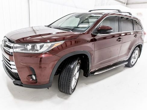 Used 2017 Toyota Highlander Limited FWD image 2