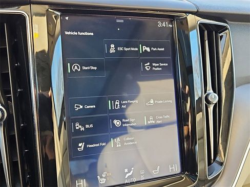 Used 2020 Volvo XC60 T6 Momentum w/ Protection Package Premier image 18