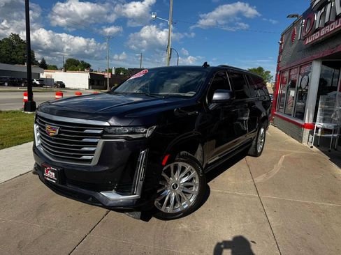 Used 2022 Cadillac Escalade ESV Premium Luxury Platinum AWD/4WD image 4