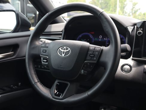 Used 2025 Toyota Camry XSE FWD image 18