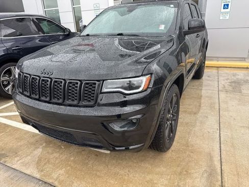Used 2020 Jeep Grand Cherokee Altitude image 12
