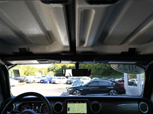 Used 2023 Jeep Gladiator Overland image 19