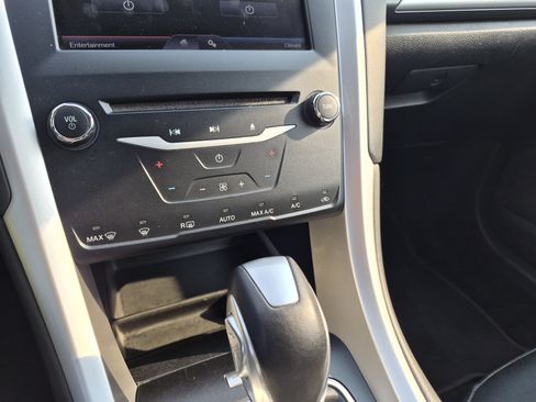 Used 2013 Ford Fusion SE FWD image 22