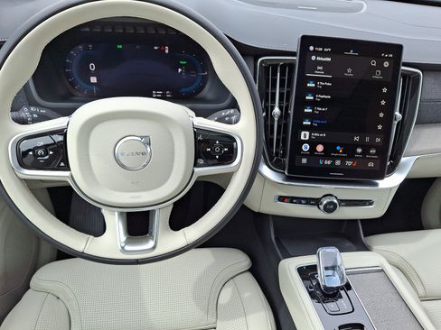 New 2025 Volvo XC90 T8 Plus image 8