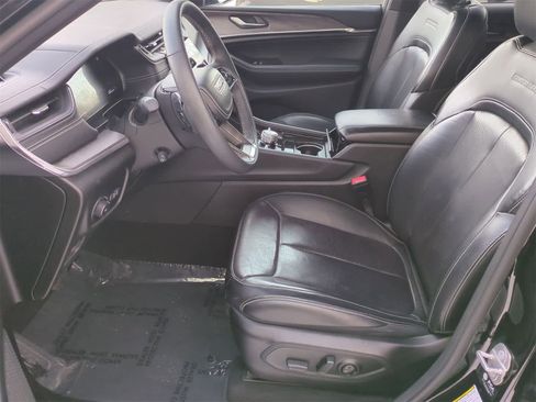 Used 2023 Jeep Grand Cherokee Overland image 16