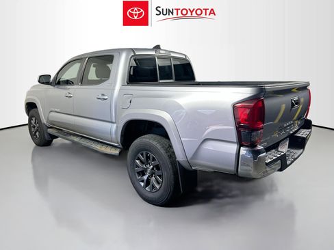 Used 2020 Toyota Tacoma SR5 w/ SR5 Appearance Package (SM) image 6