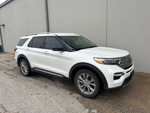 Used 2021 Ford Explorer Limited w/ Equipment Group 301A image 2