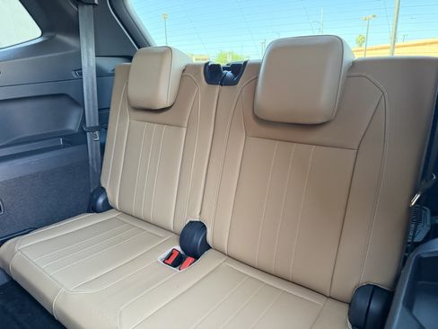 Used 2024 Volkswagen Tiguan SE w/ Panoramic Sunroof Package FWD image 35