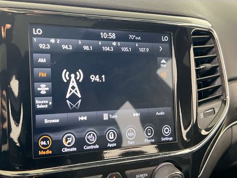 Used 2022 Jeep Grand Cherokee Limited image 14