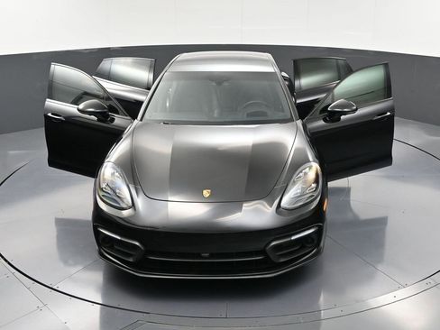 Certified 2022 Porsche Panamera Platinum Edition image 36
