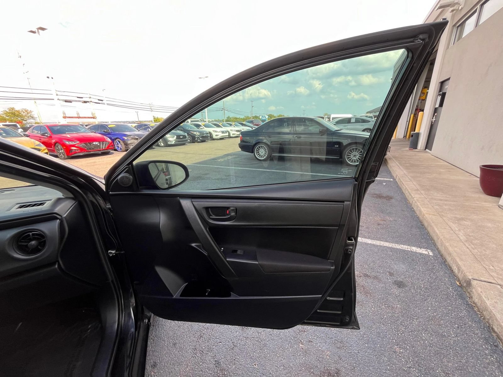 Used 2019 Toyota Corolla L FWD image 36