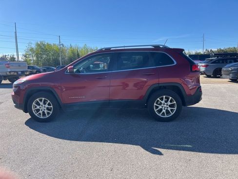 Used 2015 Jeep Cherokee Latitude w/ Cold Weather Group AWD/4WD image 9