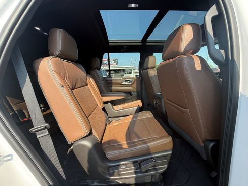 Used 2021 Chevrolet Tahoe High Country w/ Premium Package AWD/4WD image 24