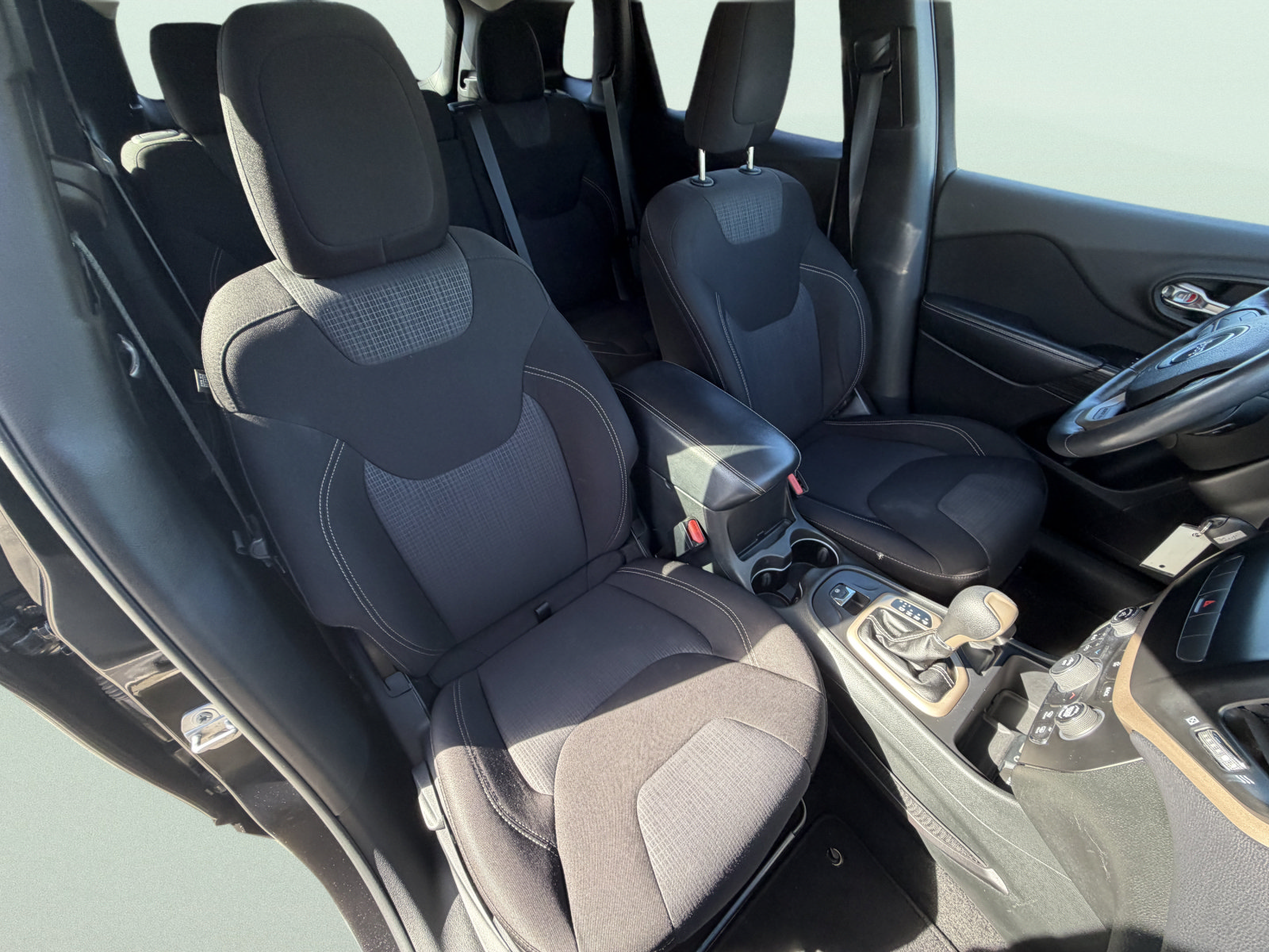 Used 2015 Jeep Cherokee Latitude FWD image 14