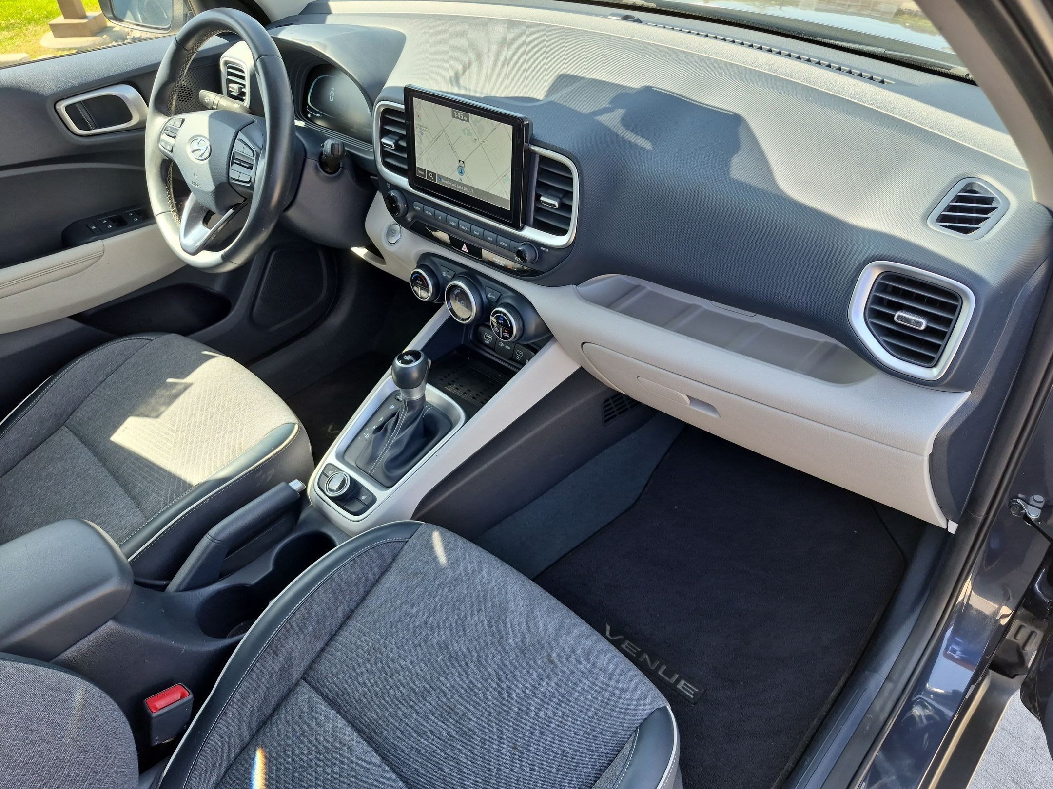 Certified 2023 Hyundai Venue Limited w/ Cargo Package FWD image 32