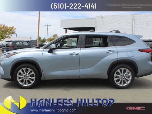 Used 2023 Toyota Highlander Limited FWD image 2