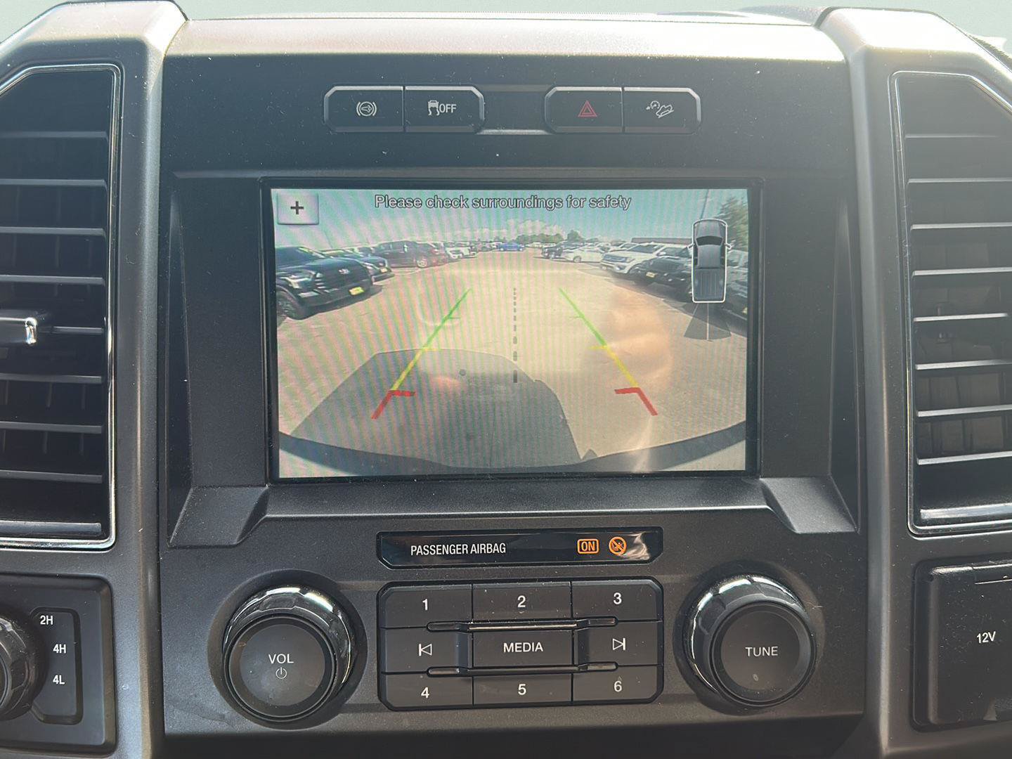 Used 2019 Ford F250 XLT w/ XLT Premium Package AWD/4WD image 9