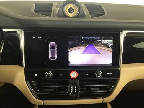 Certified 2026 Porsche Macan AWD/4WD image 36