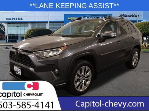 Used 2021 Toyota RAV4 XLE Premium image 5