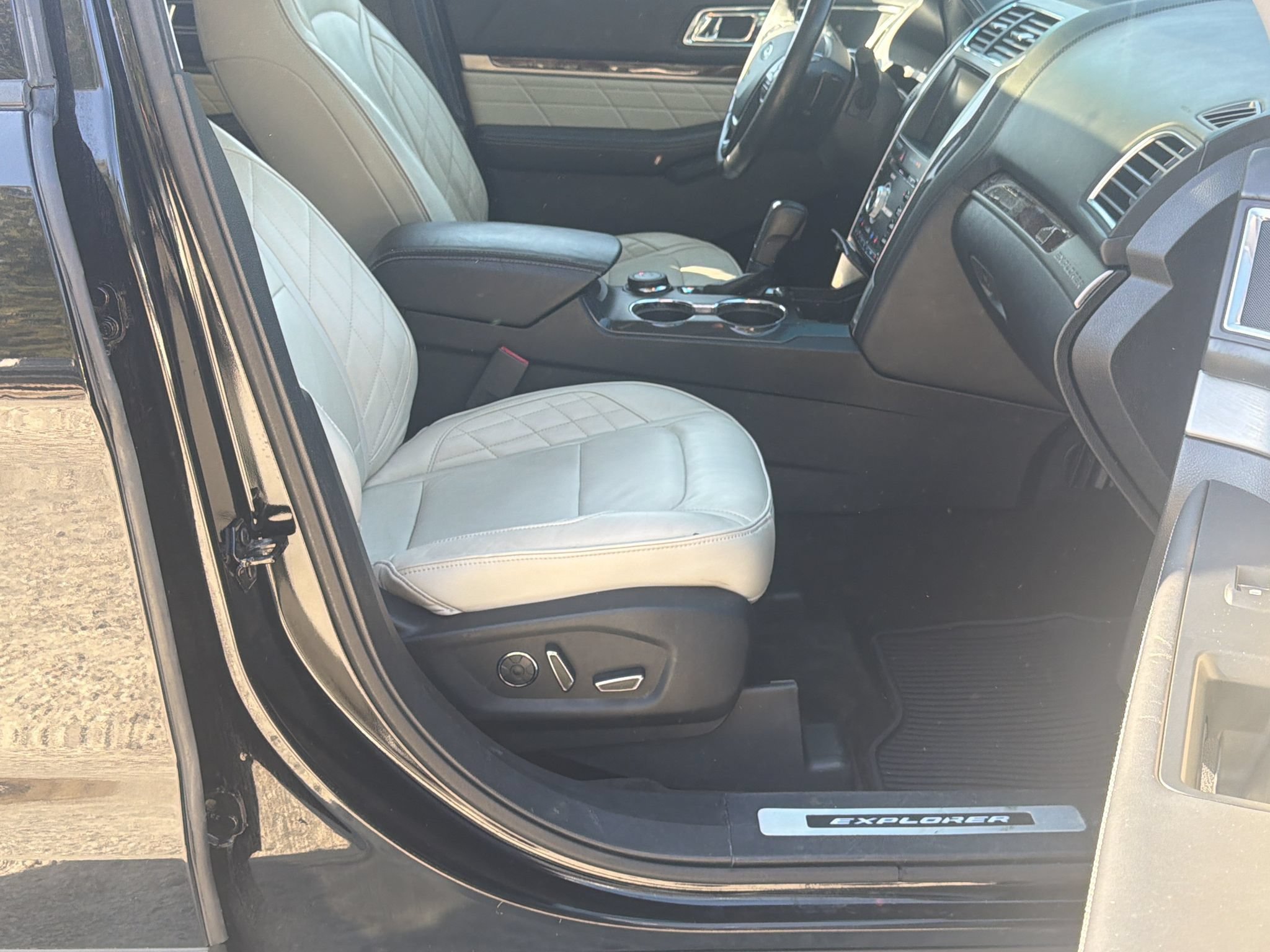 Used 2016 Ford Explorer Platinum AWD/4WD image 15