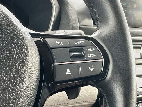Used 2025 Honda Pilot Touring image 16