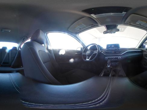 Used 2025 Nissan Altima 2.5 SV FWD image 37