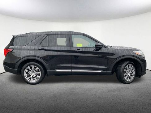 Certified 2025 Ford Explorer Platinum image 17