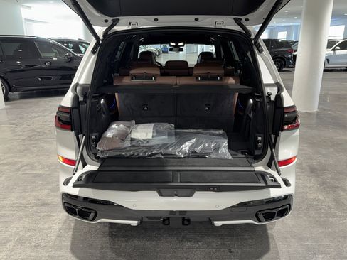 New 2026 BMW X7 M60i image 12