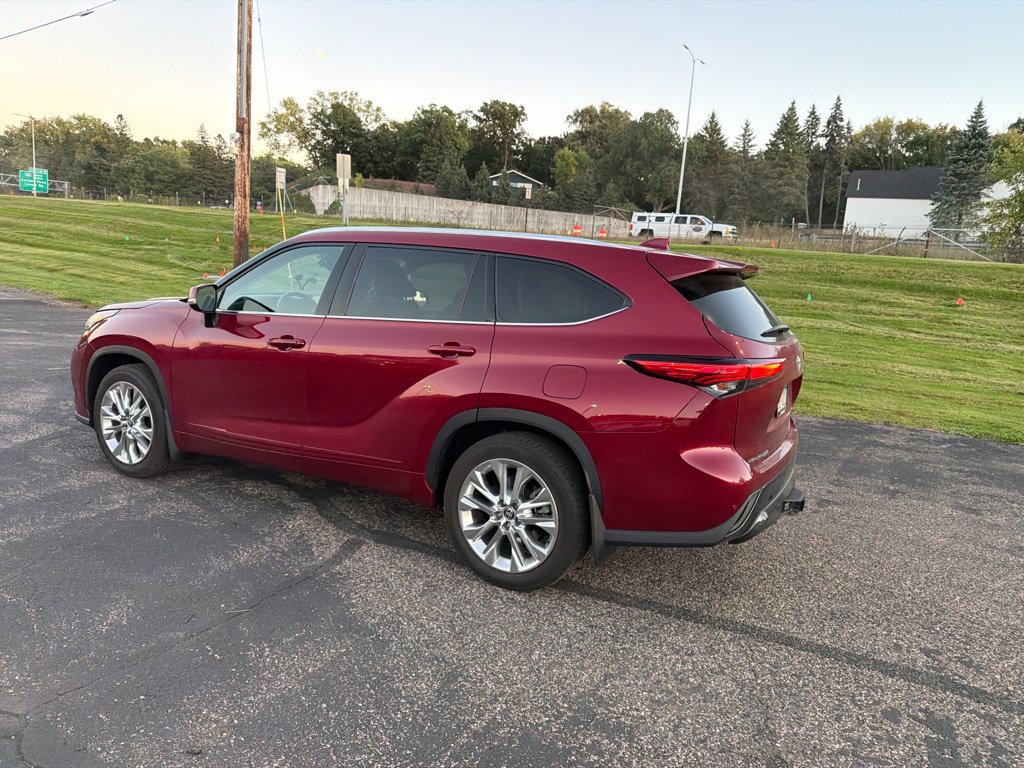 Used 2021 Toyota Highlander Limited AWD/4WD image 23