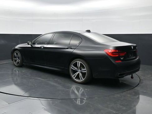 Used 2018 BMW 750i w/ Executive Package RWD image 7