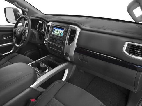 Used 2017 Nissan Titan SV AWD/4WD image 16