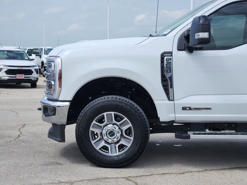 Used 2024 Ford F250 Lariat w/ FX4 Off-Road Package AWD/4WD image 9