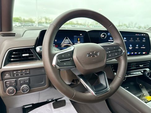 Used 2025 Chevrolet Suburban Z71 w/ Comfort Package image 11