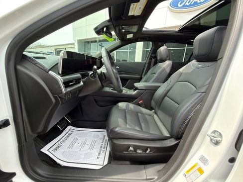 Used 2025 Cadillac XT4 Sport w/ Cold Weather Package image 23