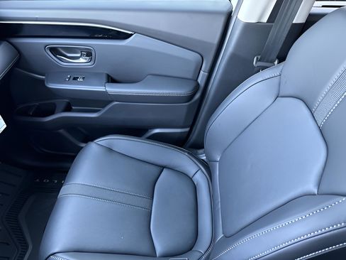 New 2025 Honda Pilot Touring image 12