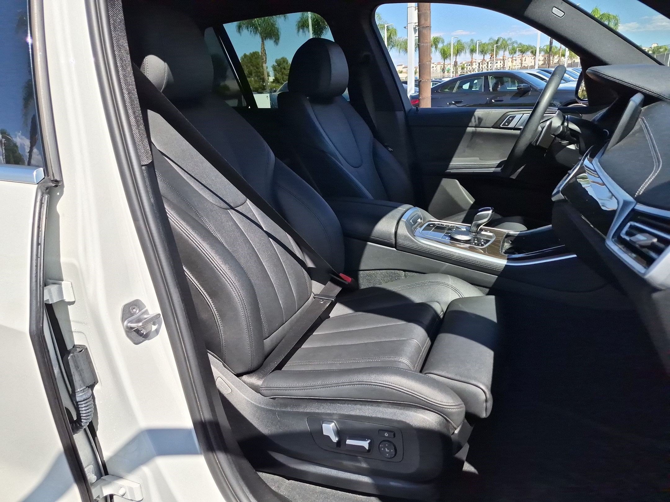 Certified 2022 BMW X5 xDrive40i w/ Climate Comfort Package AWD/4WD image 31
