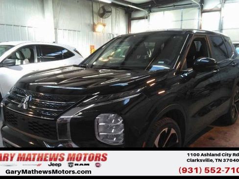 Used 2024 Mitsubishi Outlander SE image 1