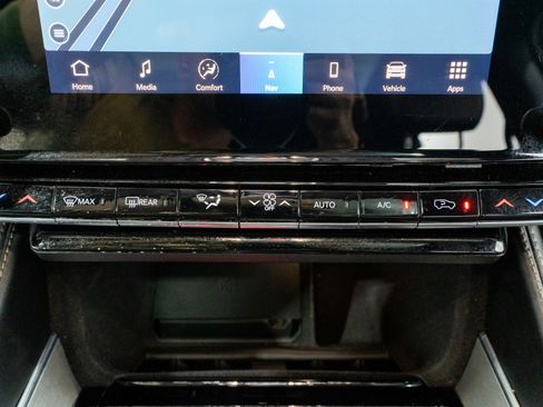 Used 2024 Jeep Wagoneer Series II image 25