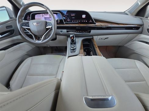 Used 2024 Cadillac Escalade Premium Luxury Platinum image 10