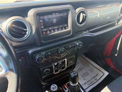 Used 2019 Jeep Wrangler Unlimited Sahara AWD/4WD image 25