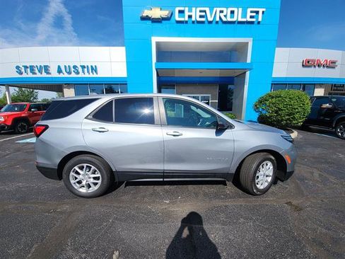 Used 2024 Chevrolet Equinox LS w/ LS Convenience Package FWD image 3