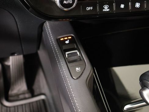 Used 2024 Kia Telluride EX w/ EX Captain's Chair Package FWD image 8