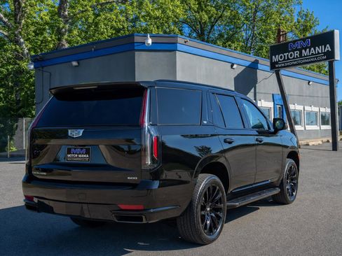 Used 2022 Cadillac Escalade Sport Platinum w/ LPO, ONYX Package AWD/4WD image 4