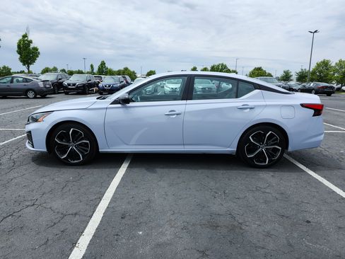 Used 2024 Nissan Altima 2.5 SR FWD image 13