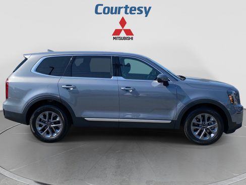Used 2024 Kia Telluride LX AWD/4WD image 7